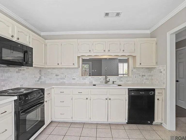 9849 Siegen Ln — Photo 4