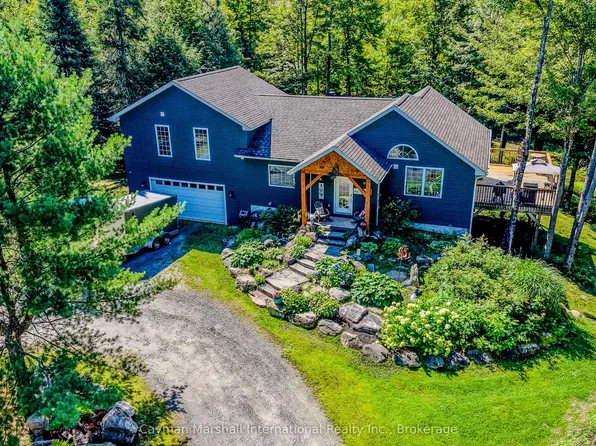 2442 Manitoba St, Bracebridge, ON P1L 1X4