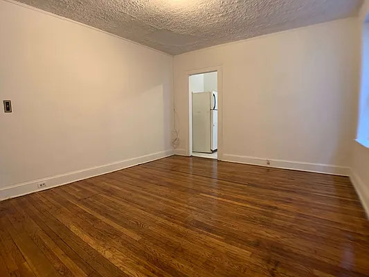 Rented by Laura Nguyen, LREB | media 3