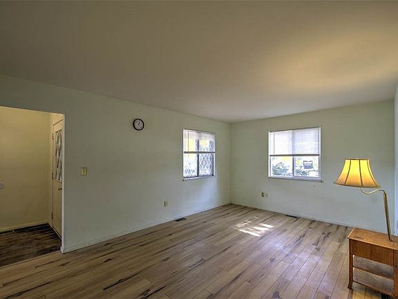 4th image of 1854 S Country Club Rd