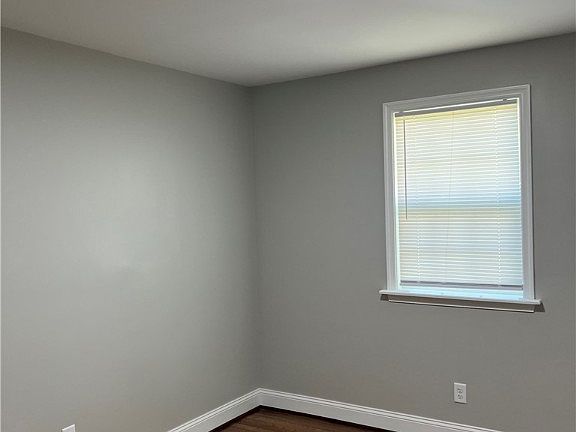 5th image of 809 Saint James St