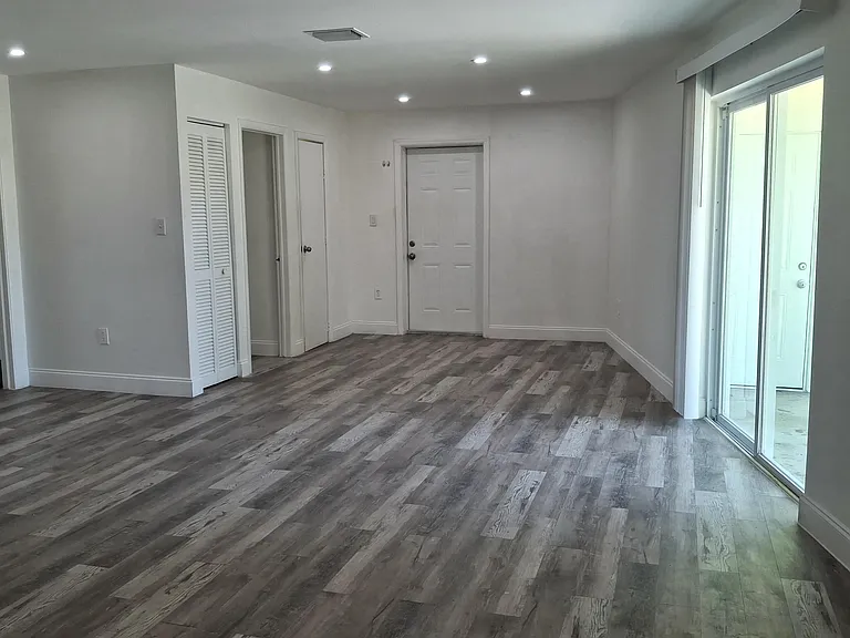 1097 Wilkinson Rd #B — Photo 8