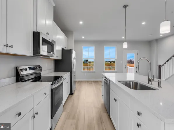 1721 Destrier St, Ranson, WV 25438