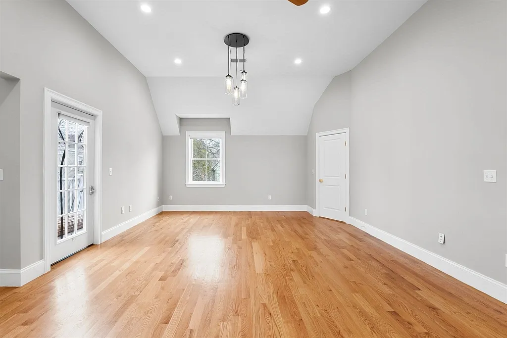 2 bed, 2.0 bath, 1285 sqft, $3,975 — Photo 4