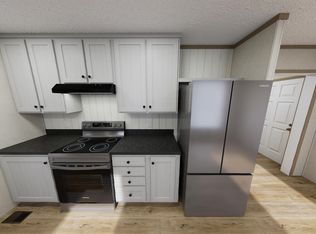 447 Greenbriar Ln #97, Fowlerville, MI 48836