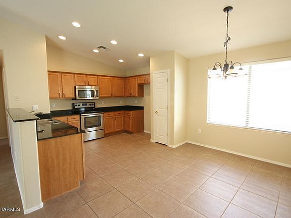 5th image of 5947 E Franklin Tale Dr