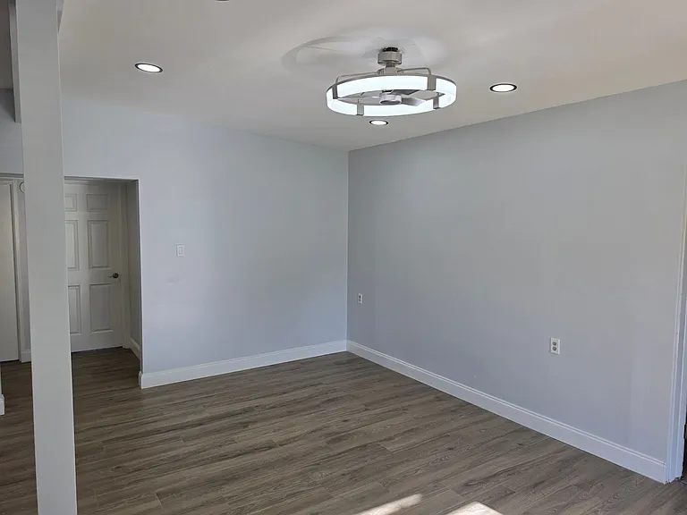 1004 Catherine St — Photo 5