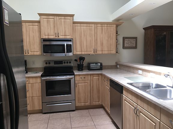 Bright kitchen 