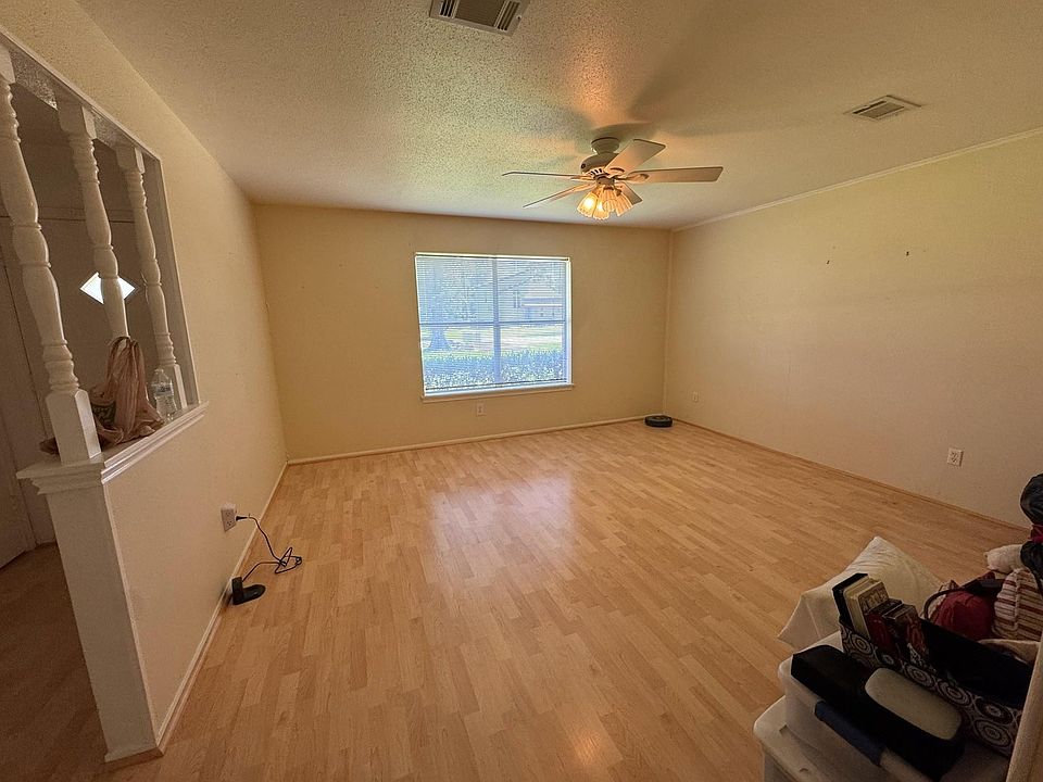 1st image of 1922 Silver Leaf Dr