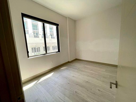 3rd image of 301 Altara Ave #302