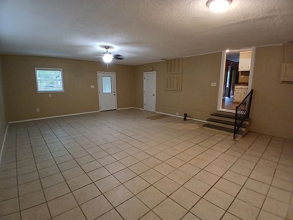 5th image of 2415 Club House Rd