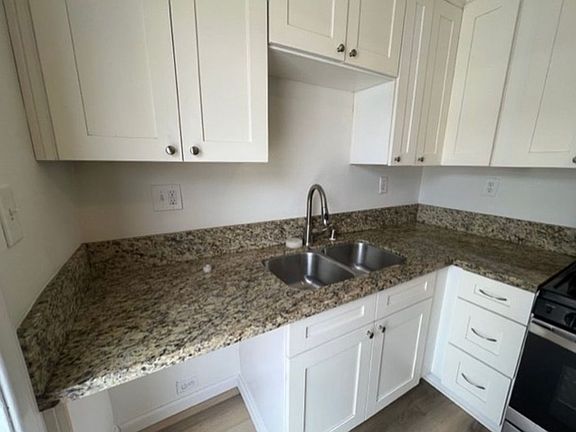 4th image of 1083 E Nocta St