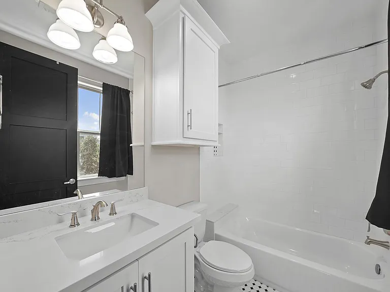 5345 Larkin St — Photo 16