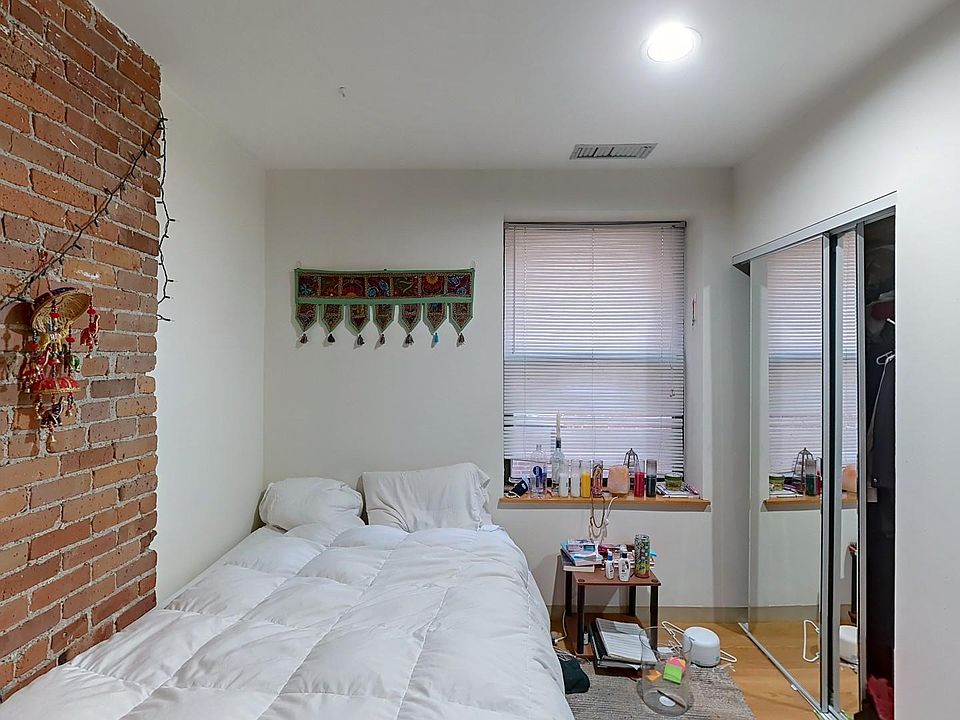 2nd image of 95 Gainsborough St #108W