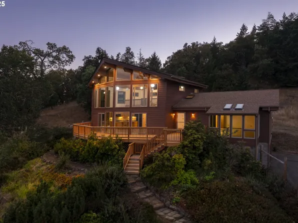 880 Jewel Dr, Roseburg, OR 97471