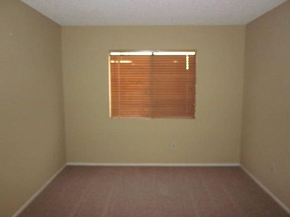 5th image of 577 Crestwood Dr