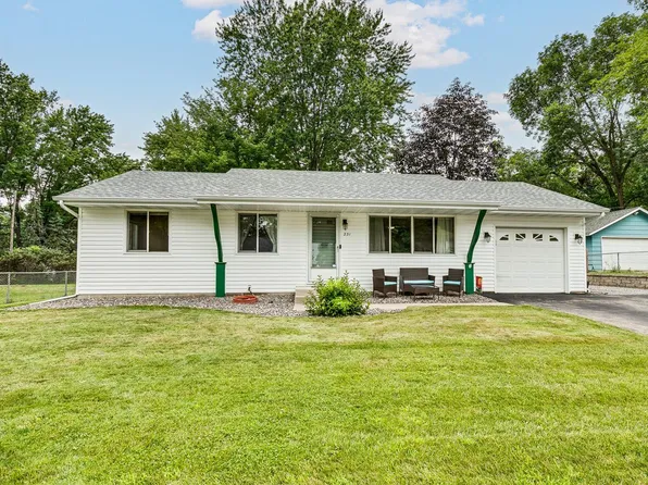 231 Moonlite Dr, Circle Pines, MN 55014
