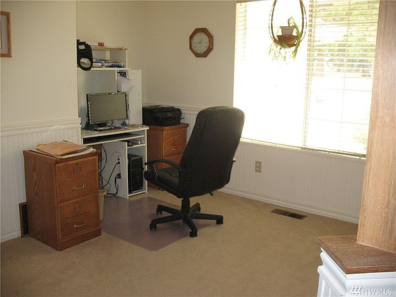5th image of 7002 74th Dr NE