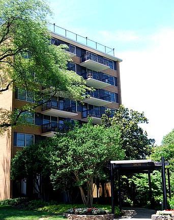 4th image of 2030 N Adams St APT 1103