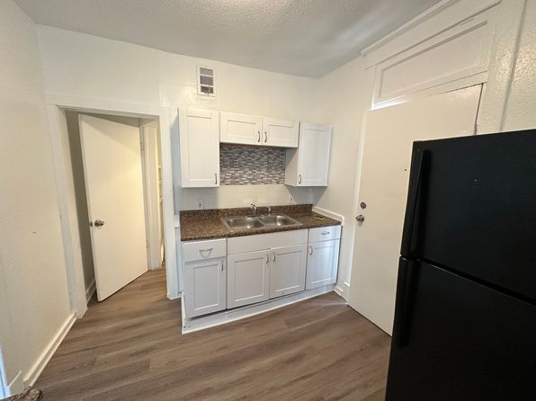 2207 E 24th Ter APT D