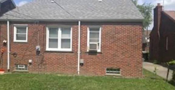 3 bed, 2.0 bath, 1395 sqft, $1,250 — Photo 2