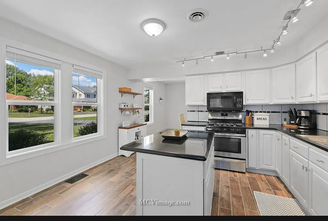3 bed, 1658 sqft, $2,650 — Photo 3