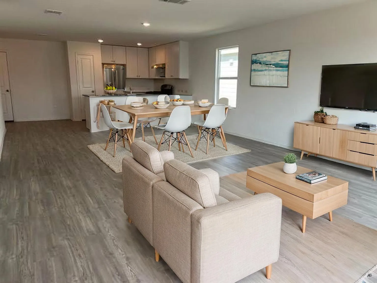 3 bed, 2.0 bath, 1454 sqft, $1,545 — Photo 2