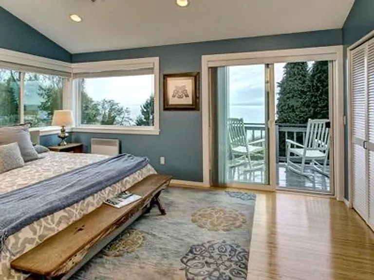 1058 California Ln SW — Photo 55
