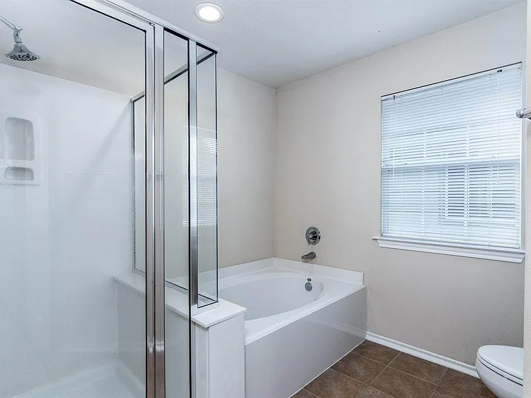 207 N Burberry Park Cir — Photo 18