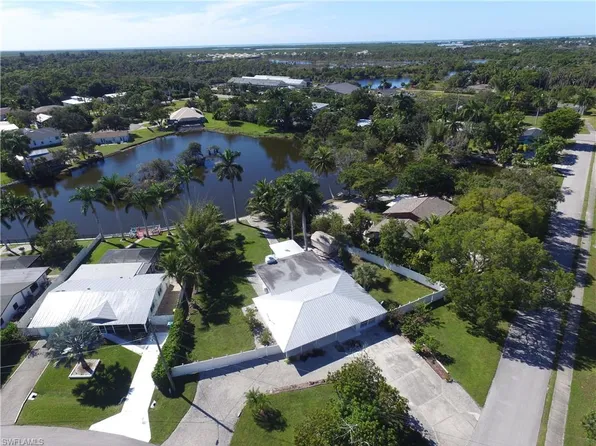 22 Constitution DR, NAPLES, FL 34112