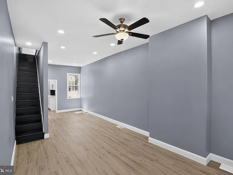 3053 Janney St — Photo 11