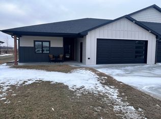 2802 Cottonwood Cir, Mitchell, SD 57301