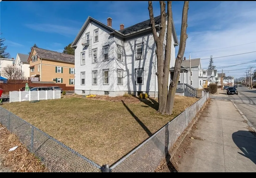 404 N Main St — Photo 2