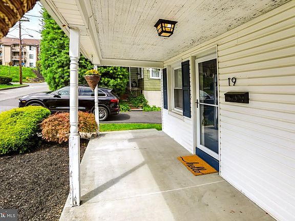 3rd image of 19 Maple St