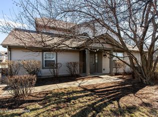 421 Ashwood Ct, Lindenhurst, IL