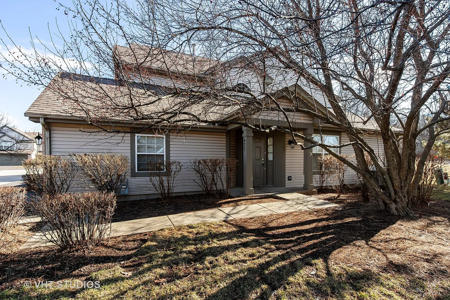 421 Ashwood Ct photo 1