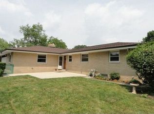 8010 S Verdev Dr, Oak Creek, WI 53154