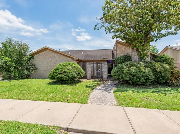10827 Braes Forest Dr, Houston, TX 77071