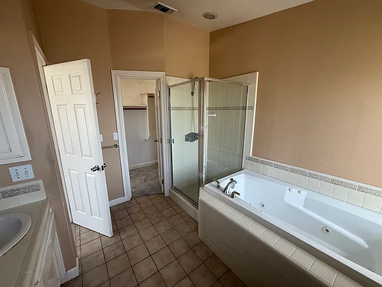 525 Kentucky St — Photo 13