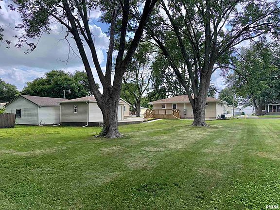 4th image of 975 Pine St