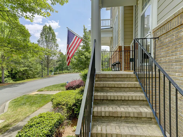 1132 Drayton Ct — Photo 4