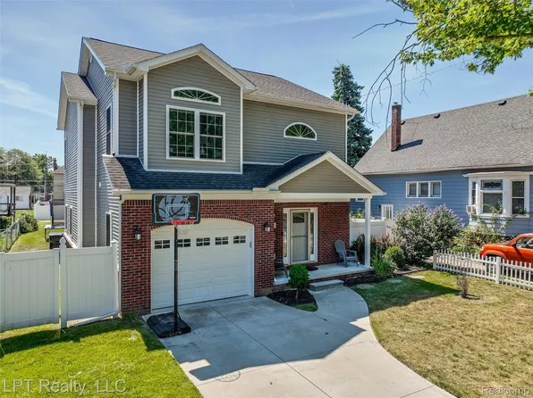 117 Walnut St, Wyandotte, MI 48192