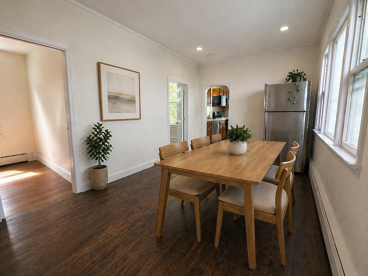 Entrance / Dining Room - 80 Russell St #2