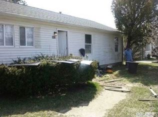 909 Provost Ave, Bellport, NY 11713