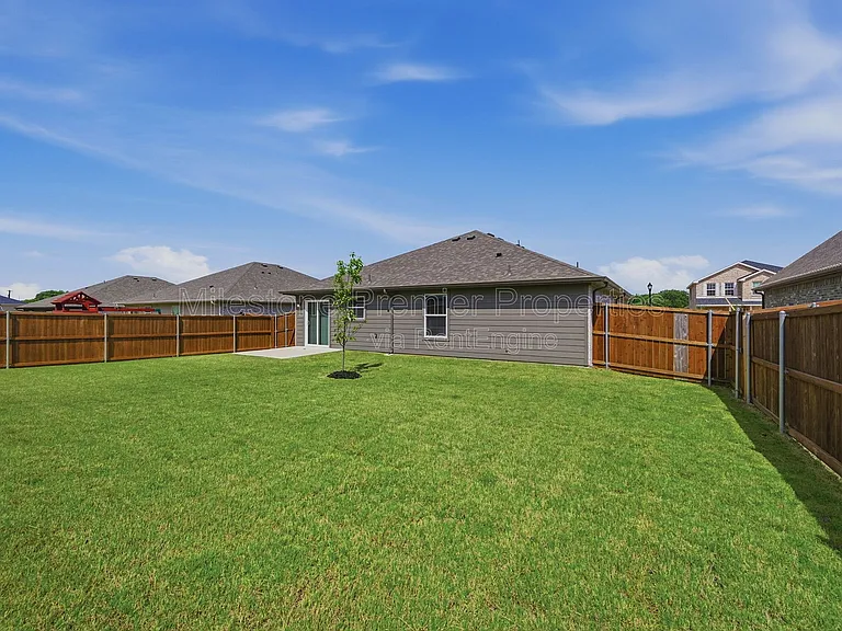 1819 Boxwood Dr — Photo 25