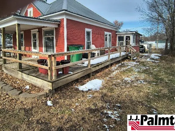 528 9th St, Pawnee City, NE 68420