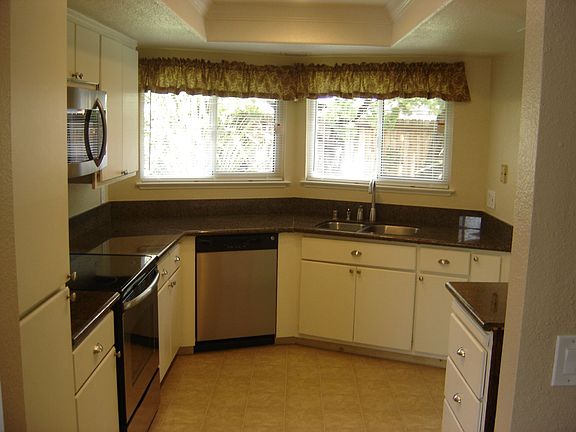 3rd image of 197 Kingswood Ave