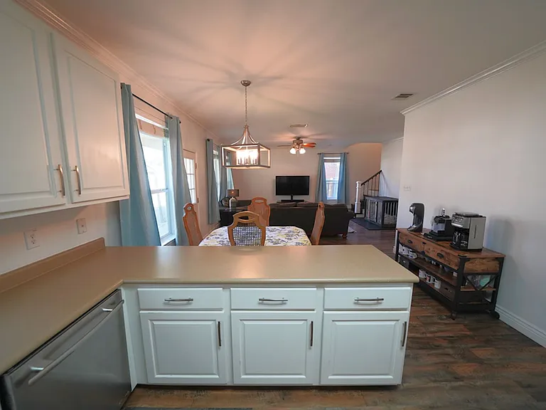 136 Earhart Ln — Photo 23