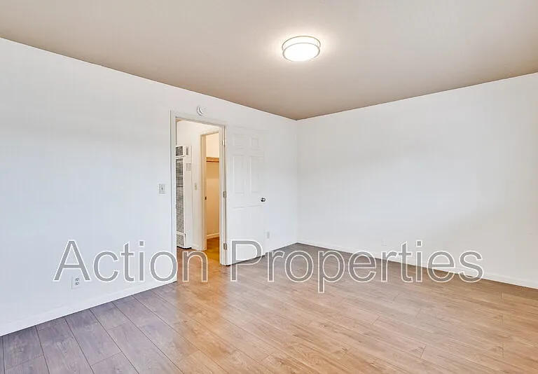 1084 Wentworth St #4 — Photo 25