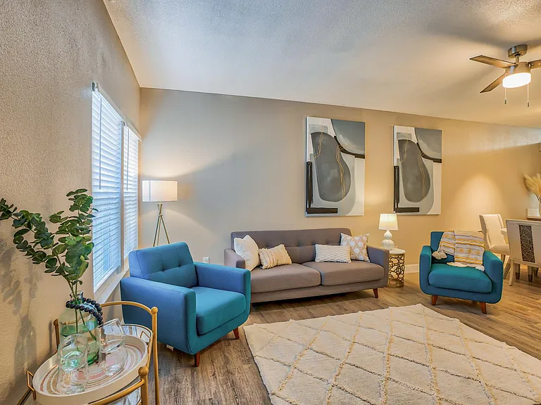 Ascent Townhome Apartments — Photo 8